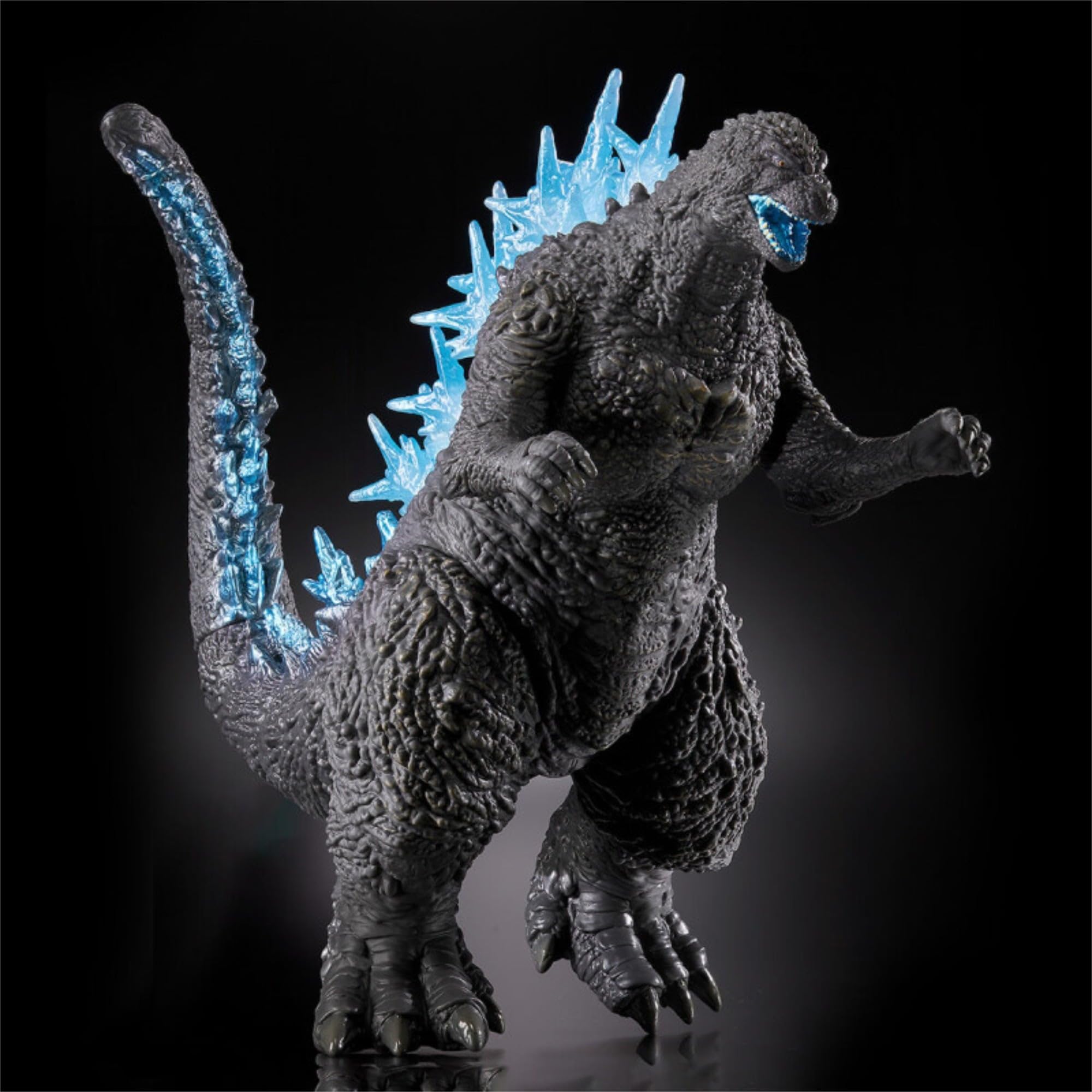 ゴジラ(2023)メタリックver、クリアブルーver、熱線放射ver Amazon | [バンダイ] 怪獣王シリーズ ゴジラ(2023) 熱線放射カラーver